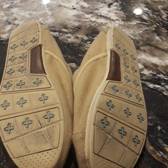 Lightly used Tom's slip on  shoes - Picture 4 of 4